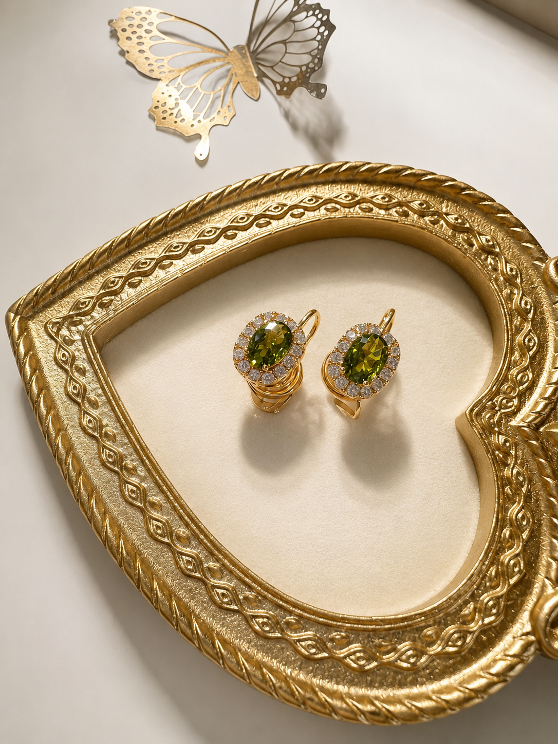 Verdant Glow Clip-On Earrings