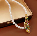 Vintage Floral Jewelry Set（Earrings + White Pearl Necklace）