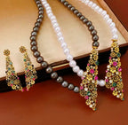 Vintage Floral Jewelry Set（Earrings + White Pearl Necklace）
