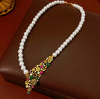 Vintage Floral Jewelry Set（Earrings + White Pearl Necklace）